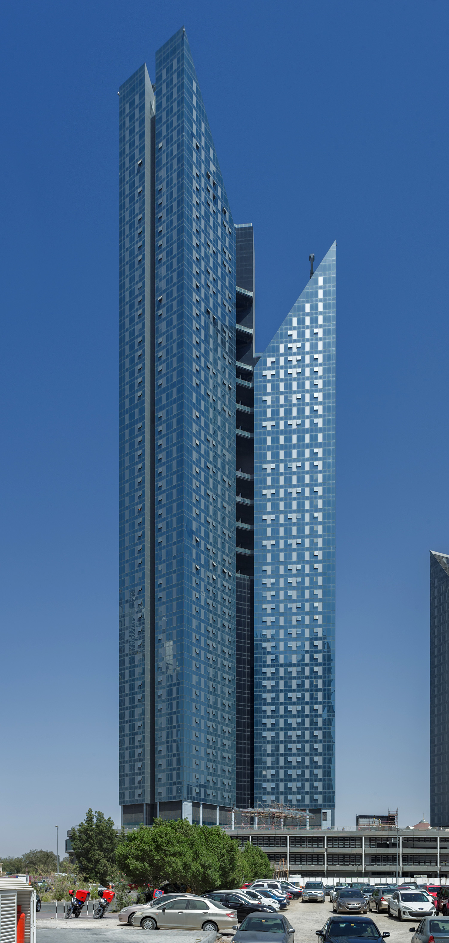 Arady Residential Tower, Dubai - View from the west. © Mathias Beinling